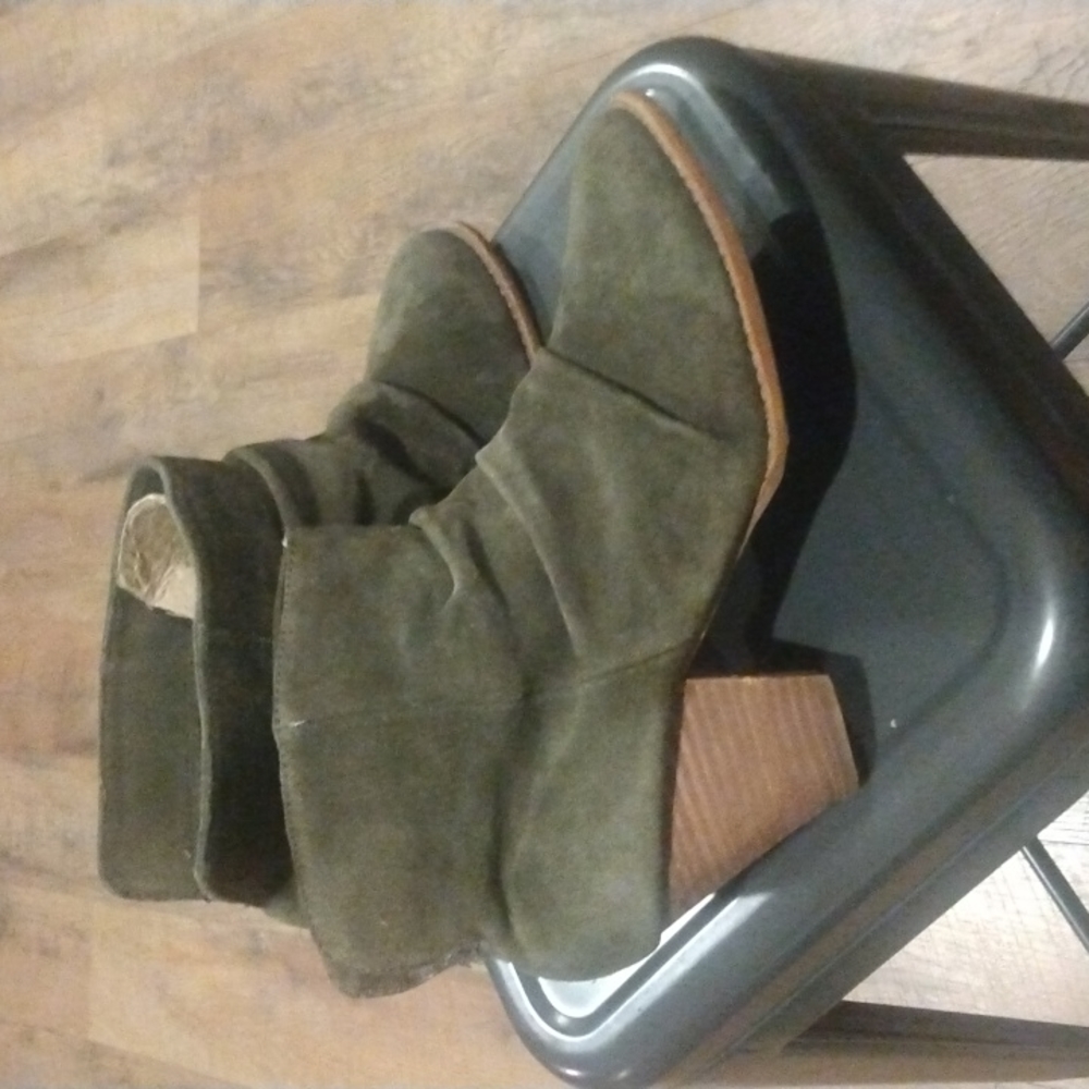 Anthropologie splendid  suede ruffle booties-splendid